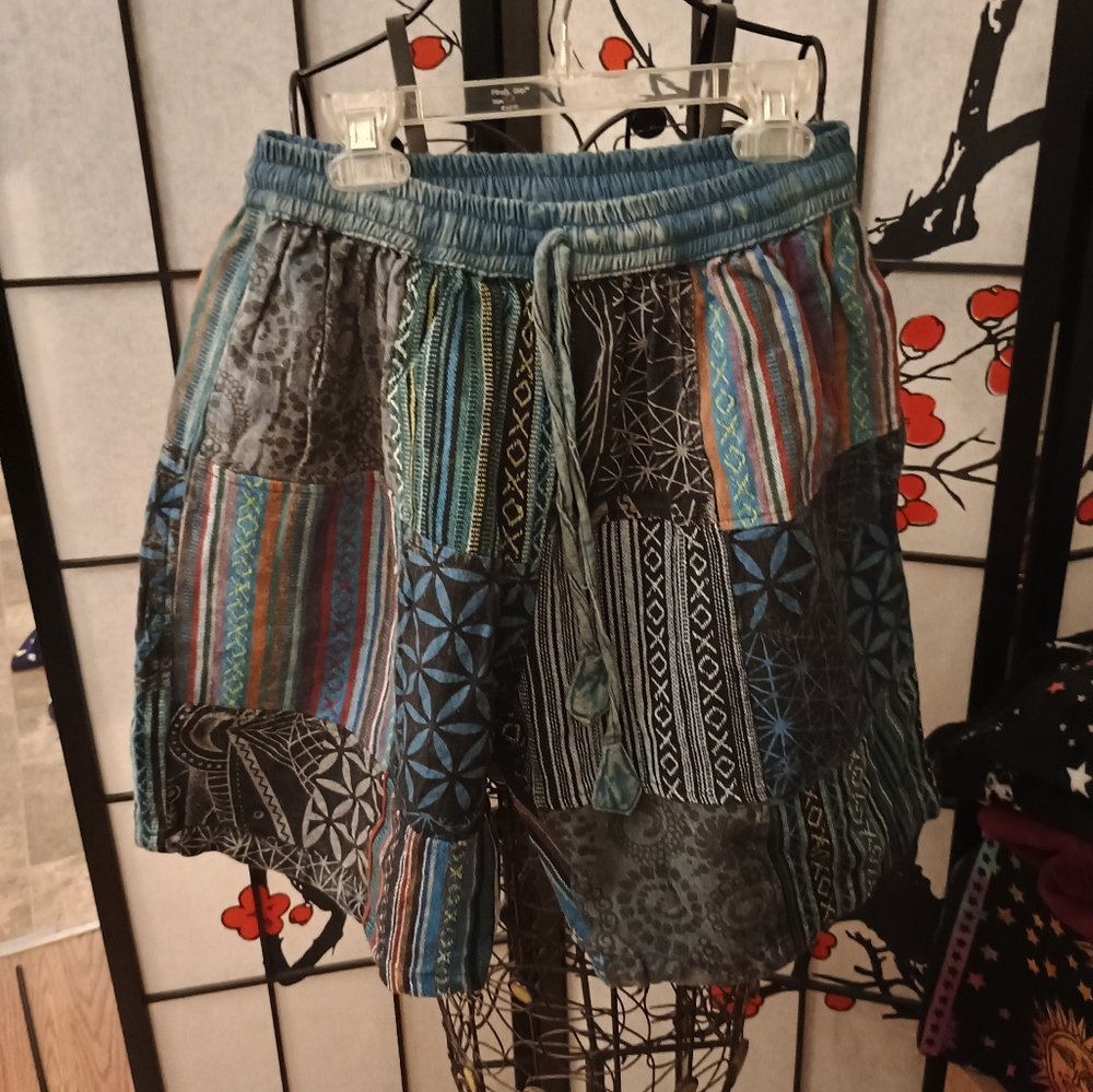 NWT Bohemian Patchwork Unisex Cargo Shorts Size M & L - Picture 5 of 5